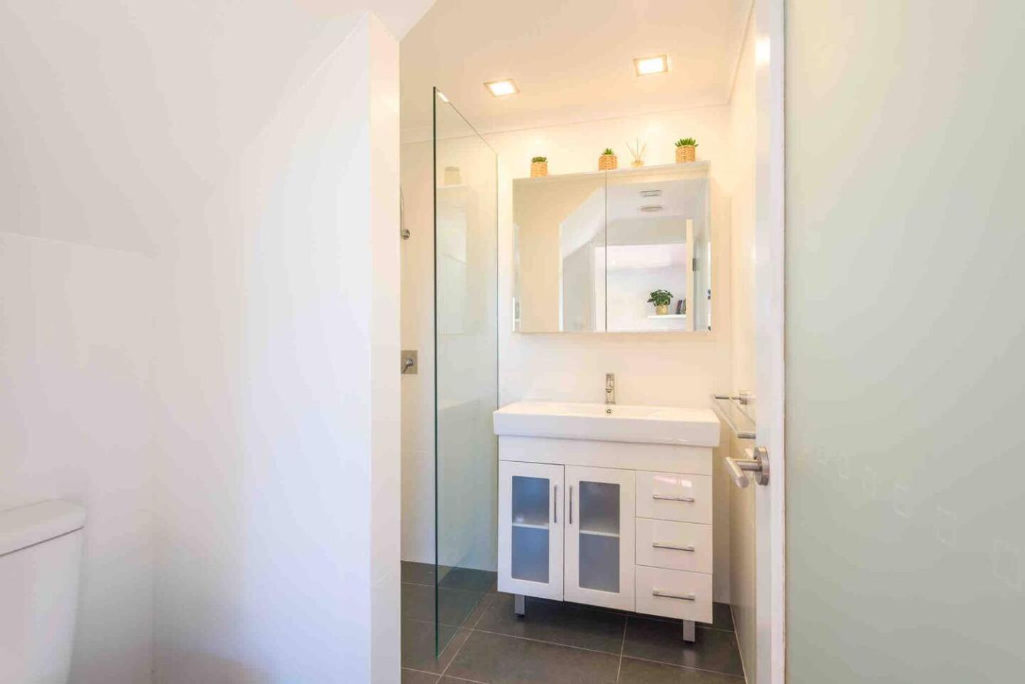 Lucys Place By Swan Management *